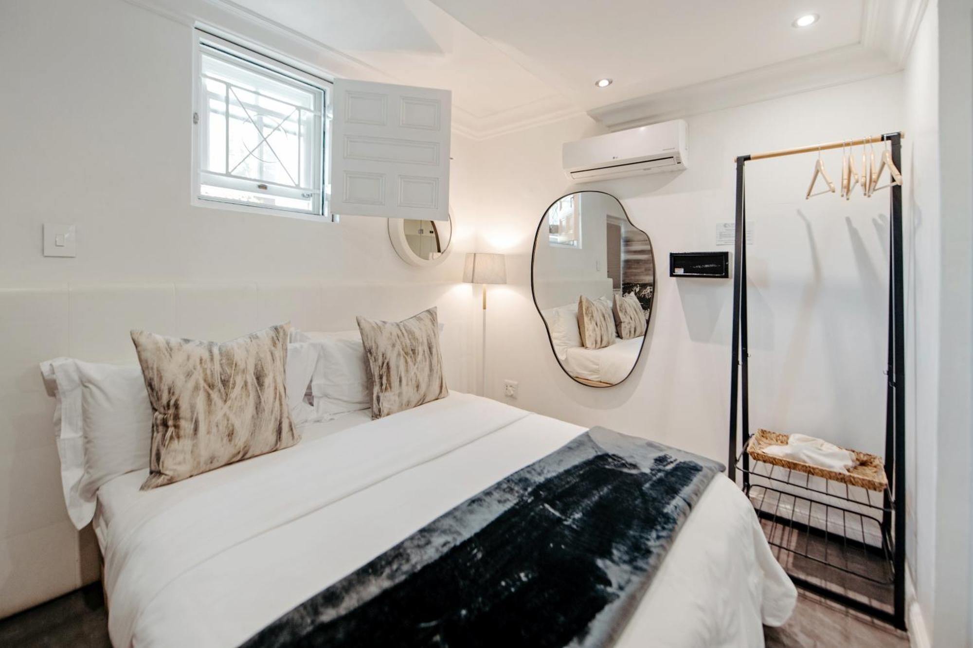 Cape Finest Guest House Located In De Waterkant Cape Town Bilik gambar